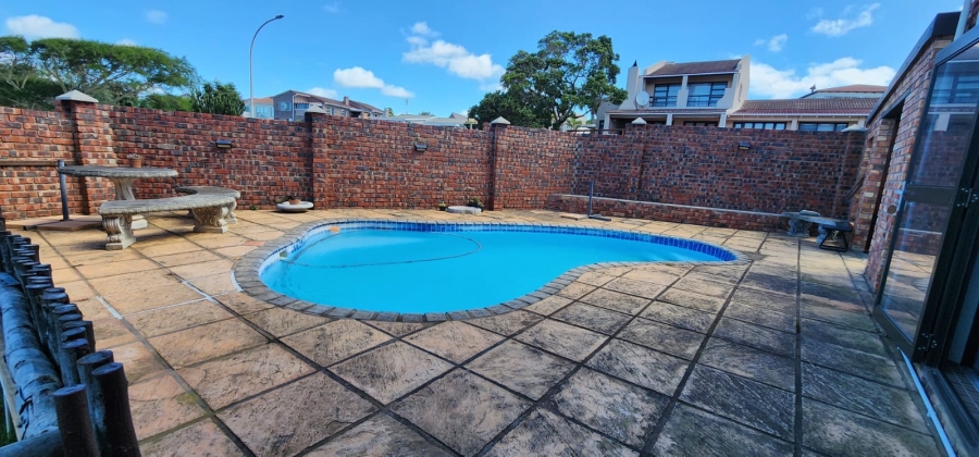 6 Bedroom Property for Sale in Noorsekloof Eastern Cape